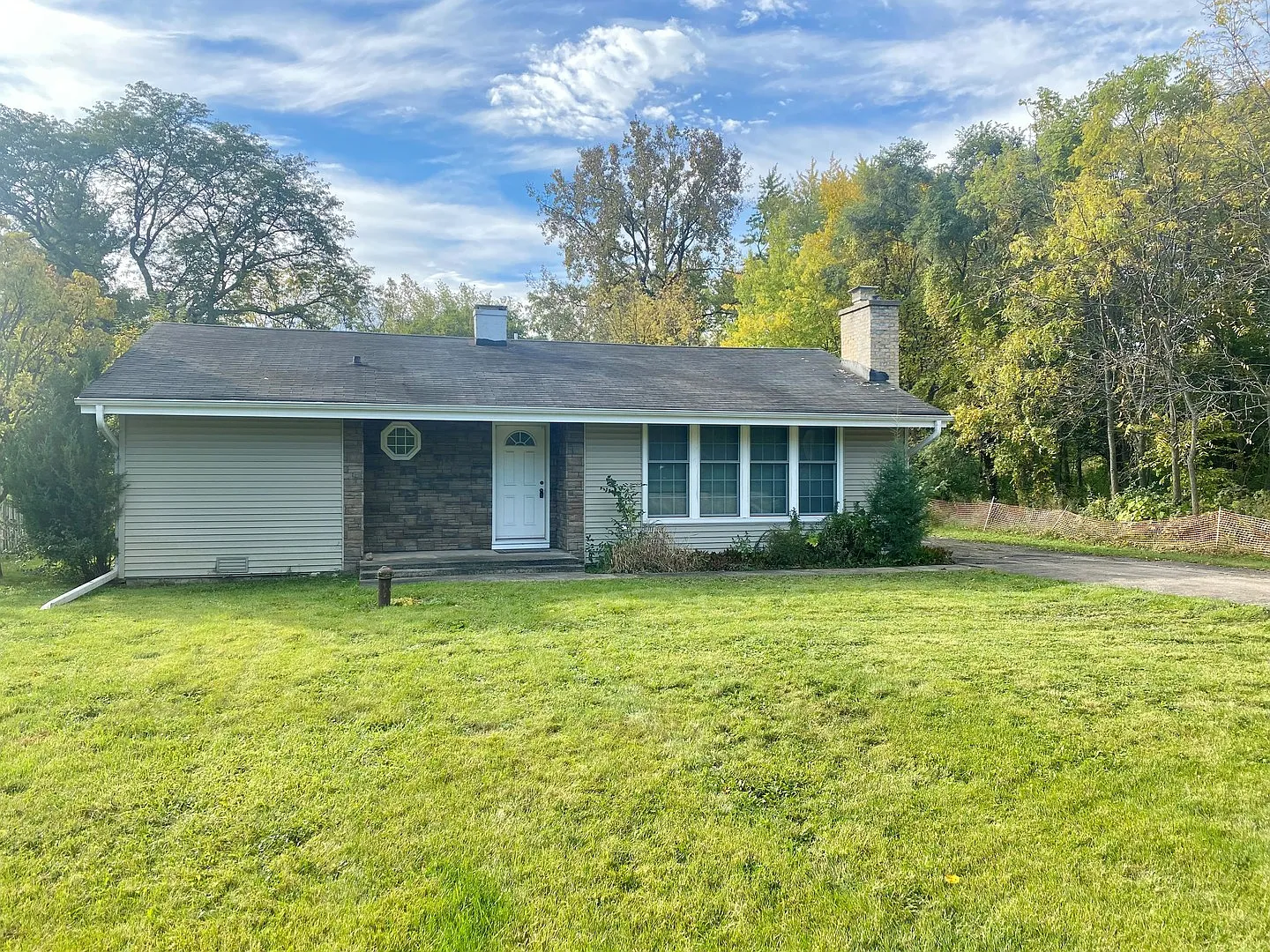 29W525 Cape Ave photo 1