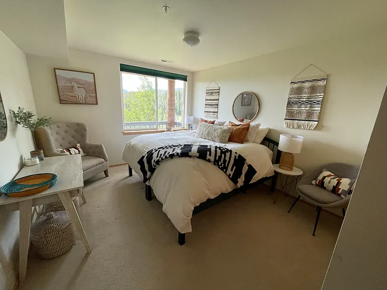 81 Cydney Ln — Photo 2