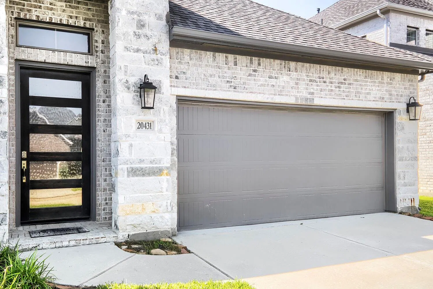 4 bed, 3.0 bath, 2507 sqft, $3,200 — Photo 2