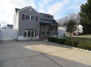 35 Gardner Pl, Parlin, NJ 08859