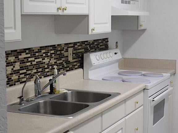 5th image of 2221 Patou Dr