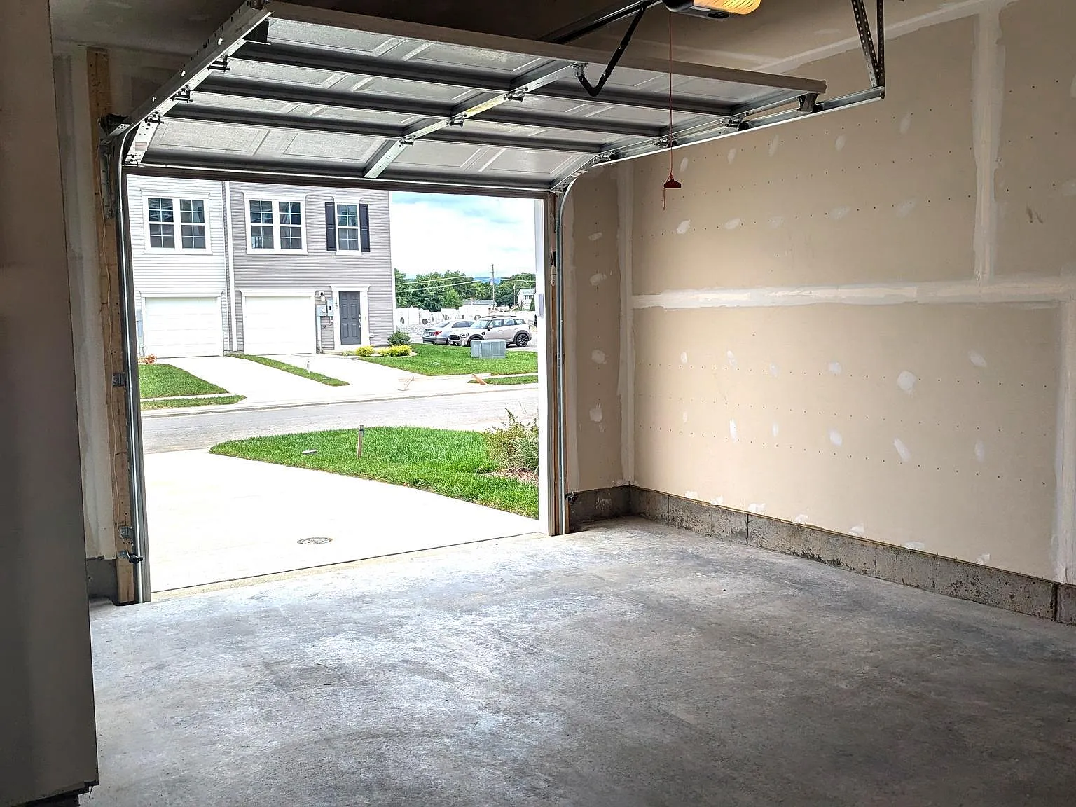 3 bed, 2.5 bath, $1,995 — Photo 4