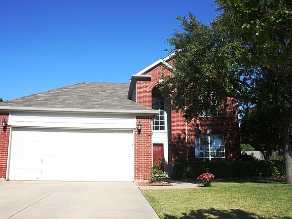 2nd image of 812 Lake Bluff Dr