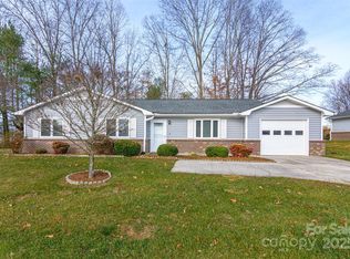 308 Dellford Ct, Hendersonville, NC 28792