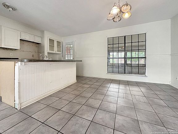 3rd image of 7155 Shady Grove Dr