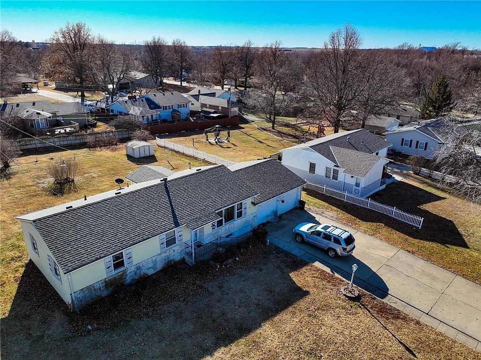 405 Minnehaha St, Hiawatha, KS 66434 Zillow