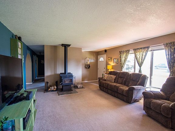 3rd image of 206 Brandi Ln