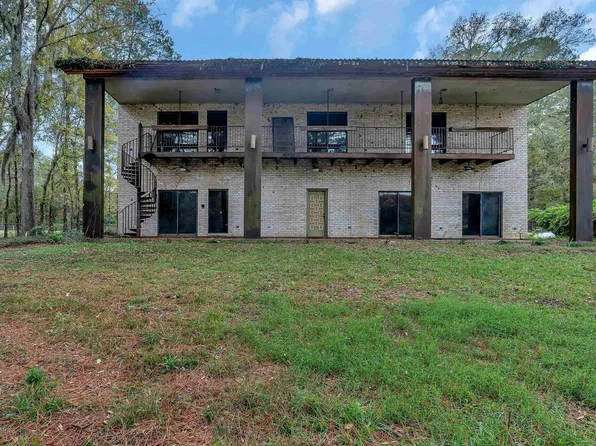 5235 E Cypress Dr, Karnack, TX 75661