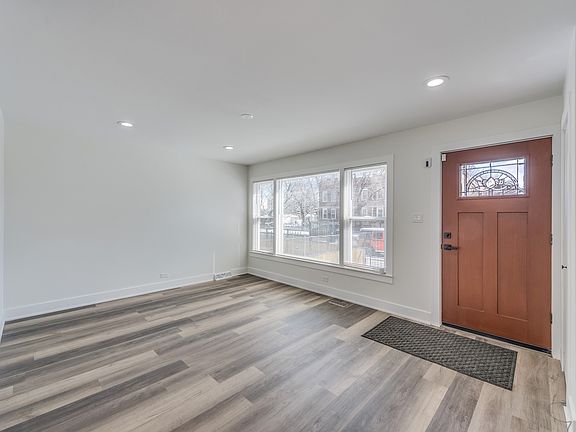 2nd image of 420 N Hamlin Ave