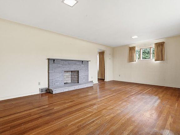 2nd image of 600 Mary St