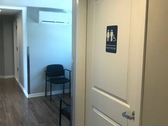 5th image of 222 Manor Pl