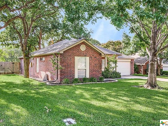 2nd image of 2906 Red Oak Dr