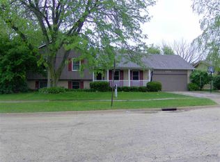 4285 Towhee Trl, Loves Park, IL 61111