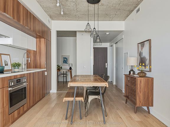 5th image of 185 Roehampton Ave #1101