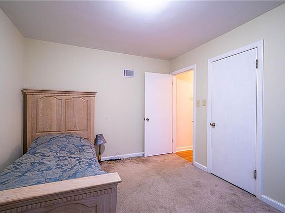 4th image of 2122 N 32nd St