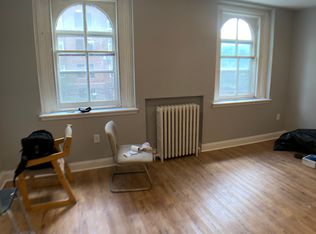 218 S 43rd St #3F, Philadelphia, PA 19104