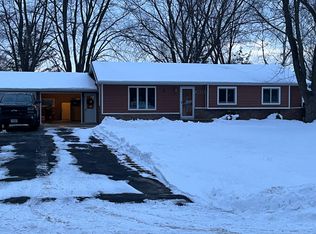 N1365 Ellen Ln, Greenville, WI 54942