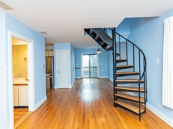 5th image of 2643 N Southport Ave #D