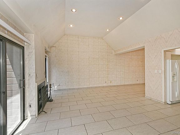 5th image of 161 Southgate Drive