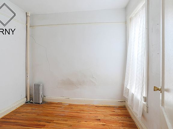 3rd image of 1353 Pacific St #5