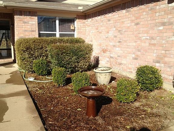 3rd image of 2328 Emerald Ln