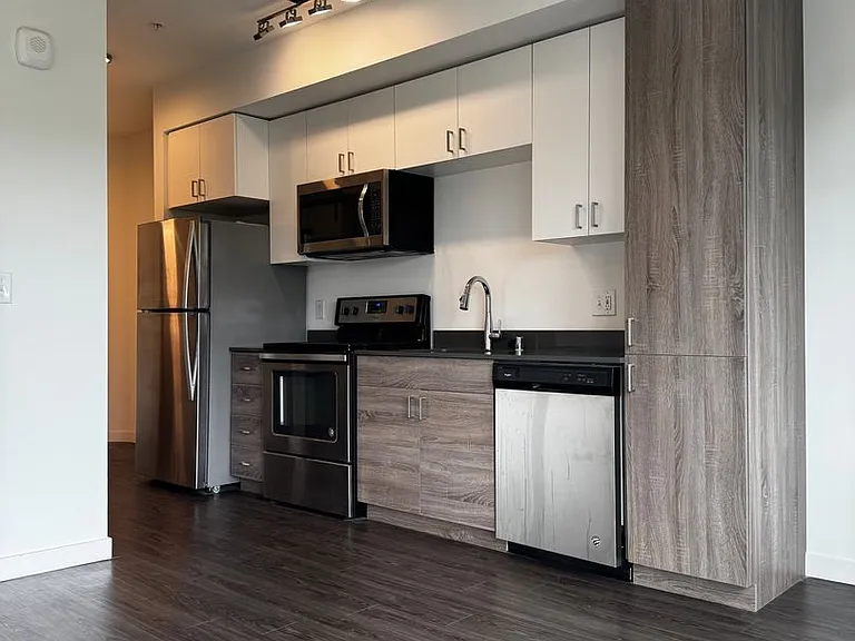 Crew Apartments — Photo 17