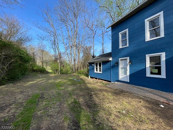 4th image of 230 Main St