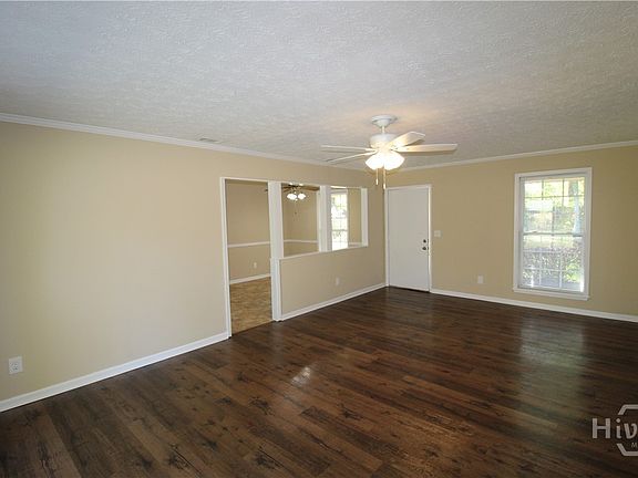 3rd image of 46 Hermitage Dr