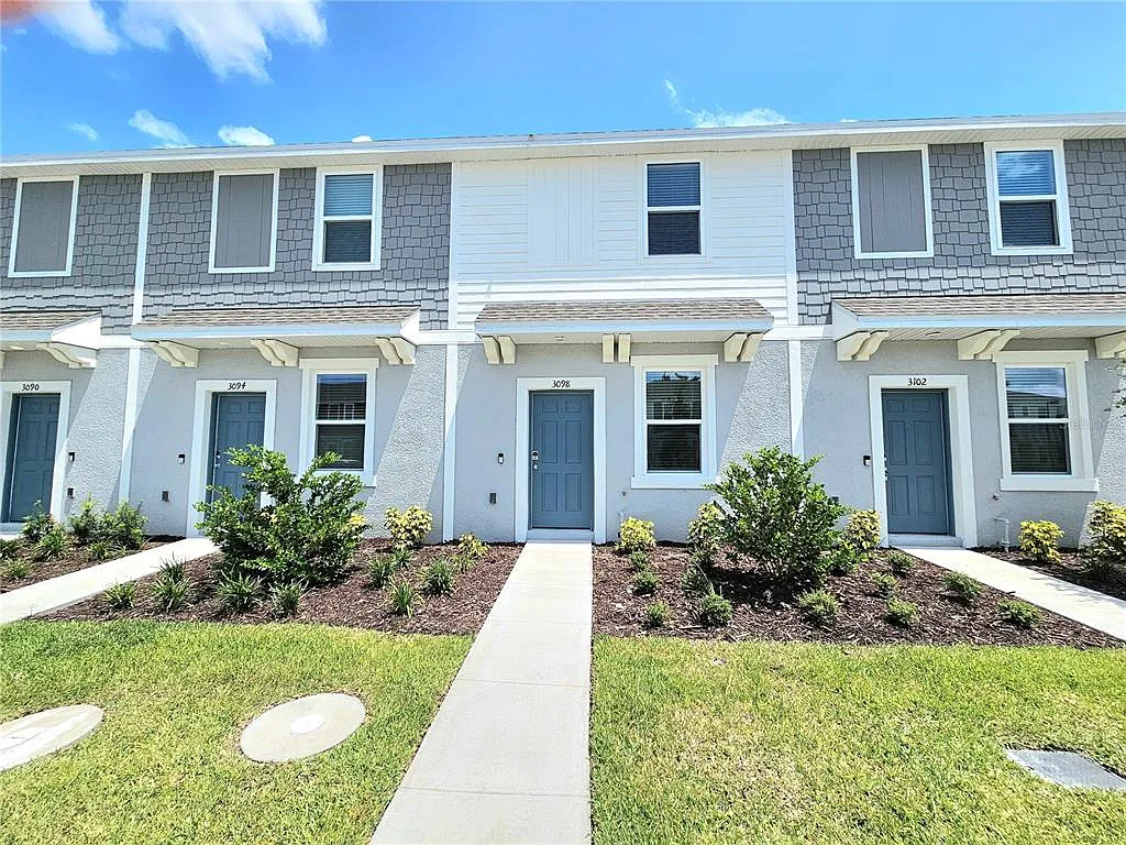 2 bed, 2.5 bath, 1219 sqft, $1,750 — Photo 2