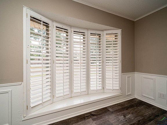 4th image of 2103 Oakridge Dr
