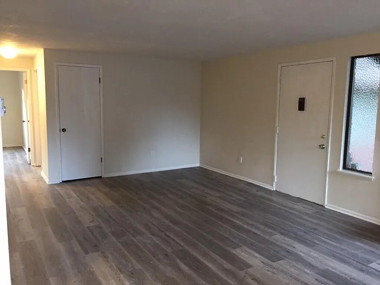 2407 SE 70th Ave — Photo 2