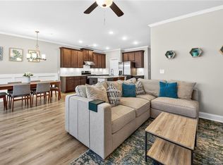 352 Cherryhill Ln, Woodstock, GA 30188