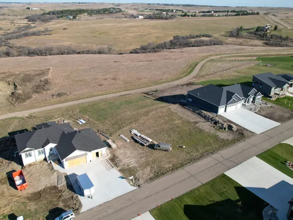 8511 Norman Pl, Bismarck, ND 58503
