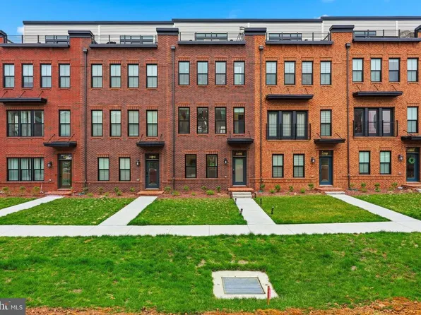 22810 Tawny Pine Sq, Ashburn, VA 20148