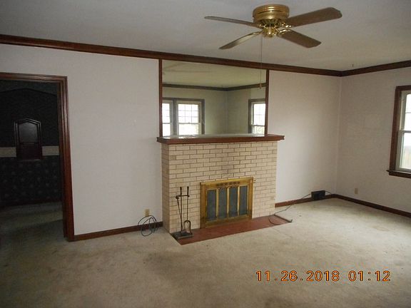 4th image of 220 E Washington St