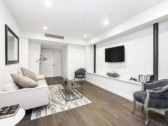 5th image of 44 E End Ave Townhouse 1