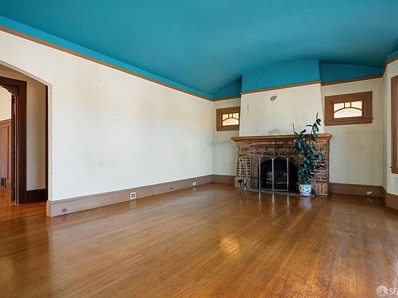 4th image of 192 Delano Ave