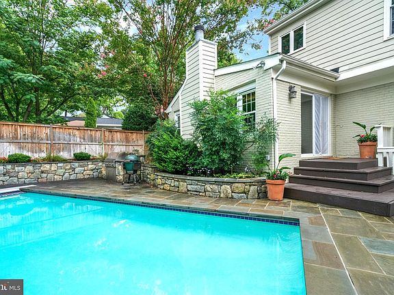 5th image of 1109 Trinity Dr #9