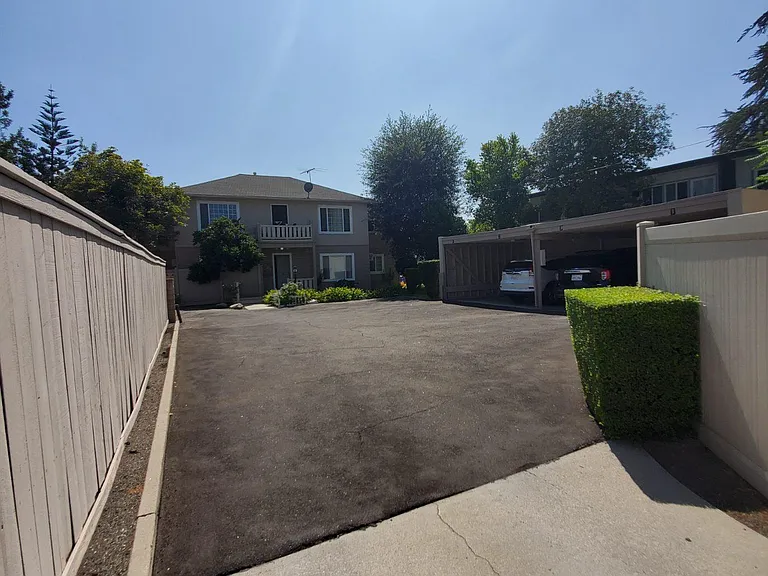 242 E California Blvd #D — Photo 17