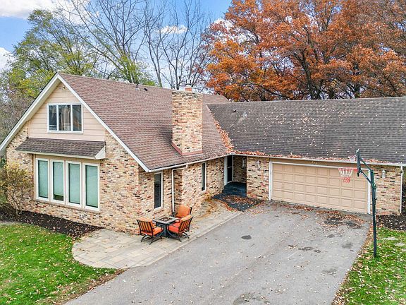 2nd image of 71 Deer Hills Ct