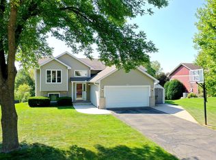 17476 Grove Ave, Lakeville, MN 55044