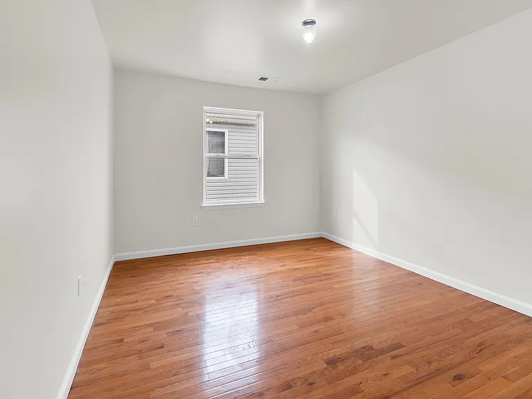 48 1st St #3 — Photo 9