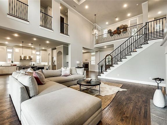 3rd image of 7341 Dominique Dr