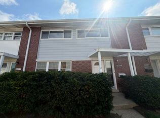 8024 W Lyons St Unit B, Niles, IL 60714