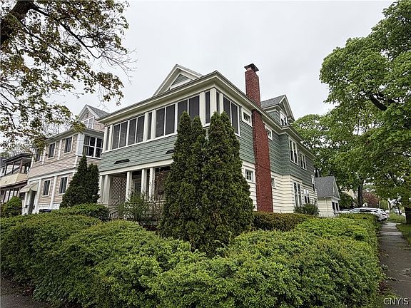 2nd image of 1300-1302 Oak St