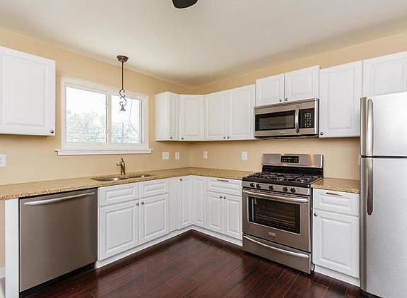 3rd image of 795 Hazelvalley Dr