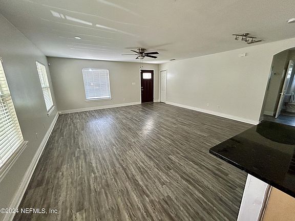 4th image of 1050 NELSON Street