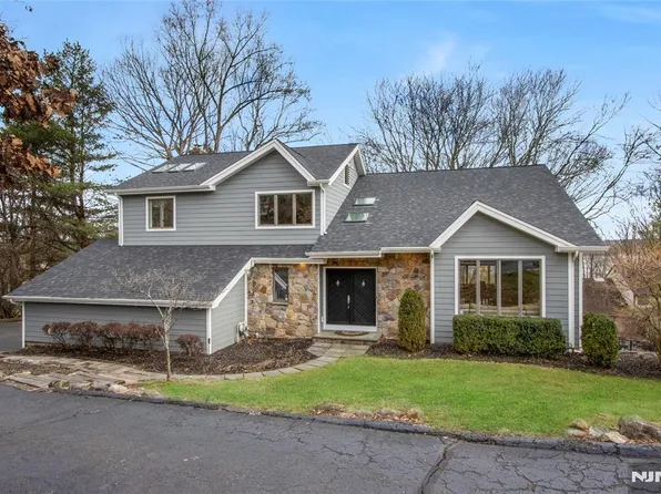 682 Alexander Ct, River Vale, NJ 07675