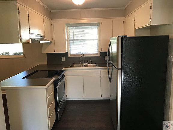 3rd image of 809 Westlawn Dr