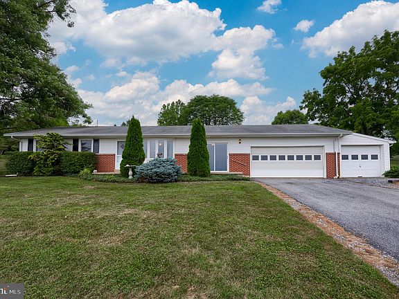 2nd image of 3235 Hillside Dr